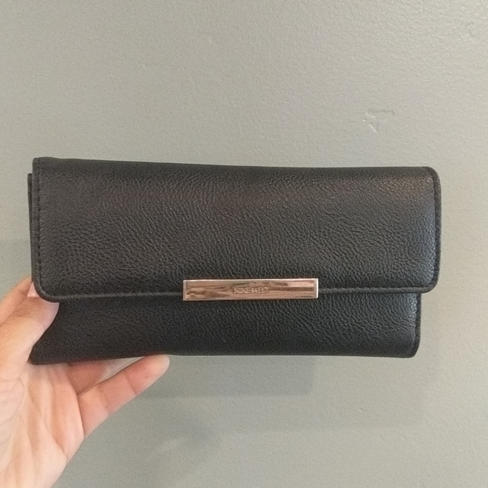 Black leather Nine West wallet